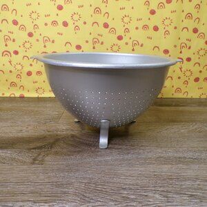 WEAR EVER No. 3123 Aluminum Footed Strainer Colander 9" Diameter